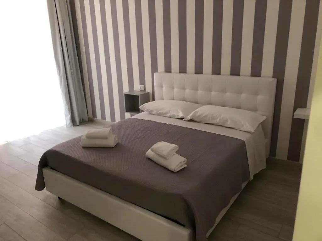 Rosaroll Homes Неаполь 0*,  Италия
